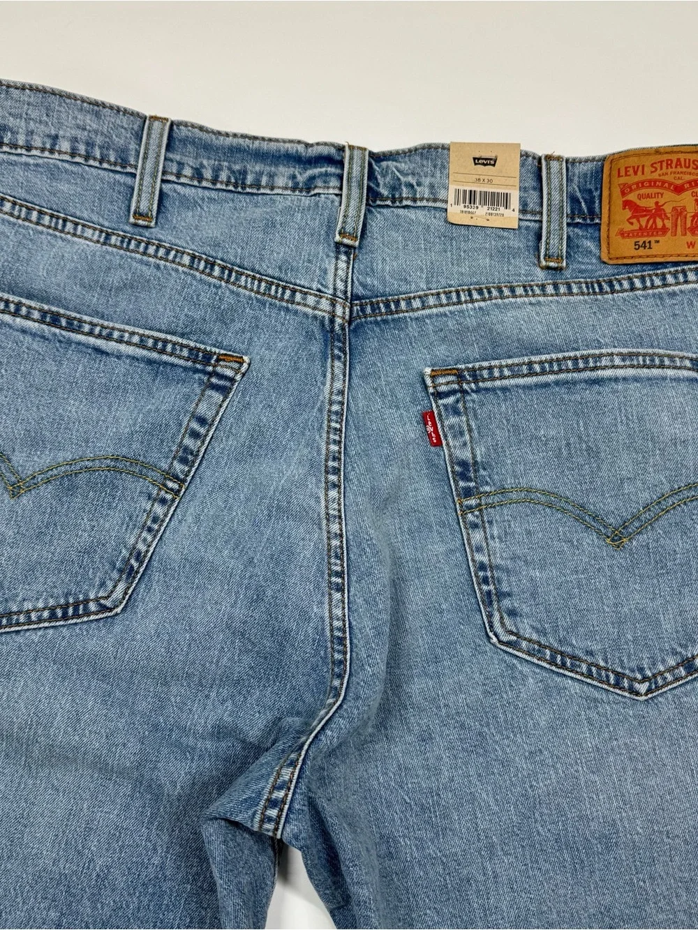 Levi's 541 Athletic Taper Stretch Jeans 38x30 Light Wash Blue